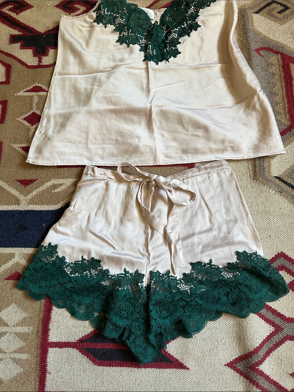 Ginia Pure Silk Green Lace Top And Short Set AU 10 - Picture 2 of 7